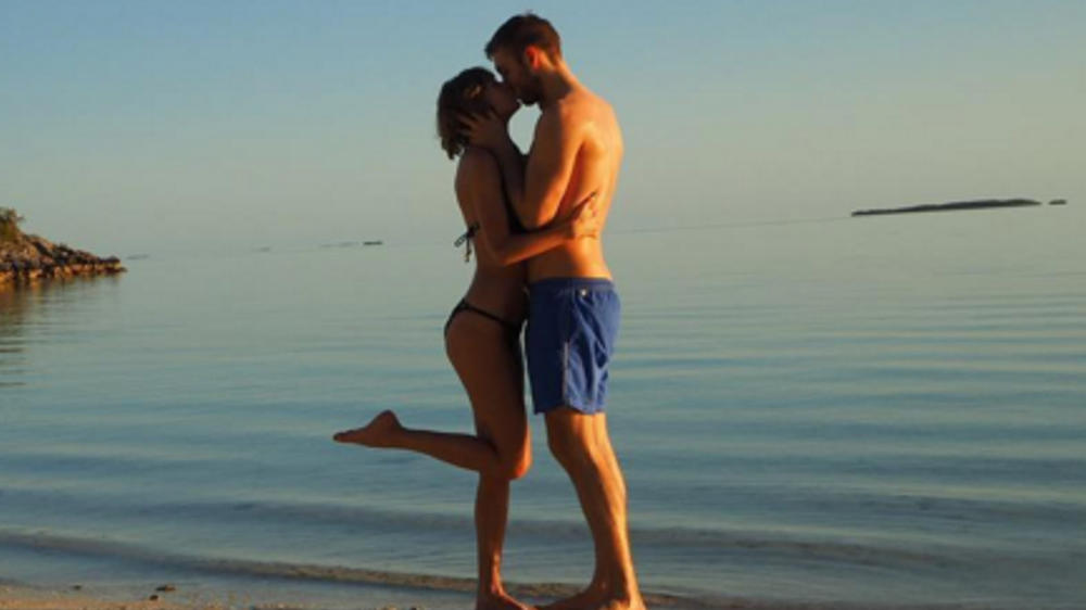 Taylor Swift Und Calvin Harris Schickten Verliebte Urlaubsgrusse Via Instagram