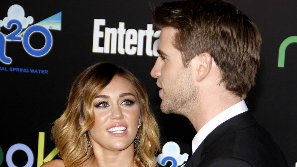 Miley Cyrus und Liam Hemsworth wurden beim gemeinsamen Mittagessen in L.A. gesichtet Miley Cyrus und Liam Hemsworth: Gemeinsames Mittagessen in L.A.