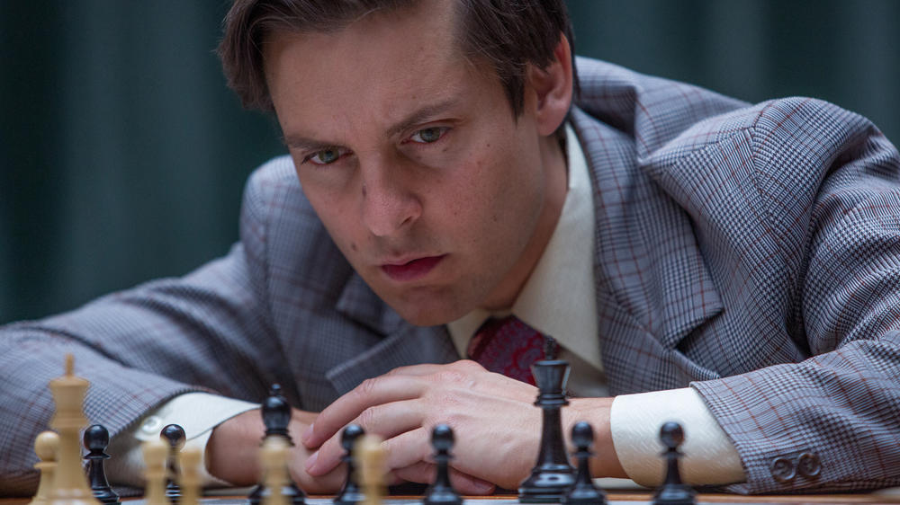 'Bauernopfer' mit Tobey Maguire: Schachgroßmeister Bobby Fischer im Kampf mit seinen eigenen Dämonen "Bauernopfer": Mentale Rochaden und für viele ein frühes Schachmatt