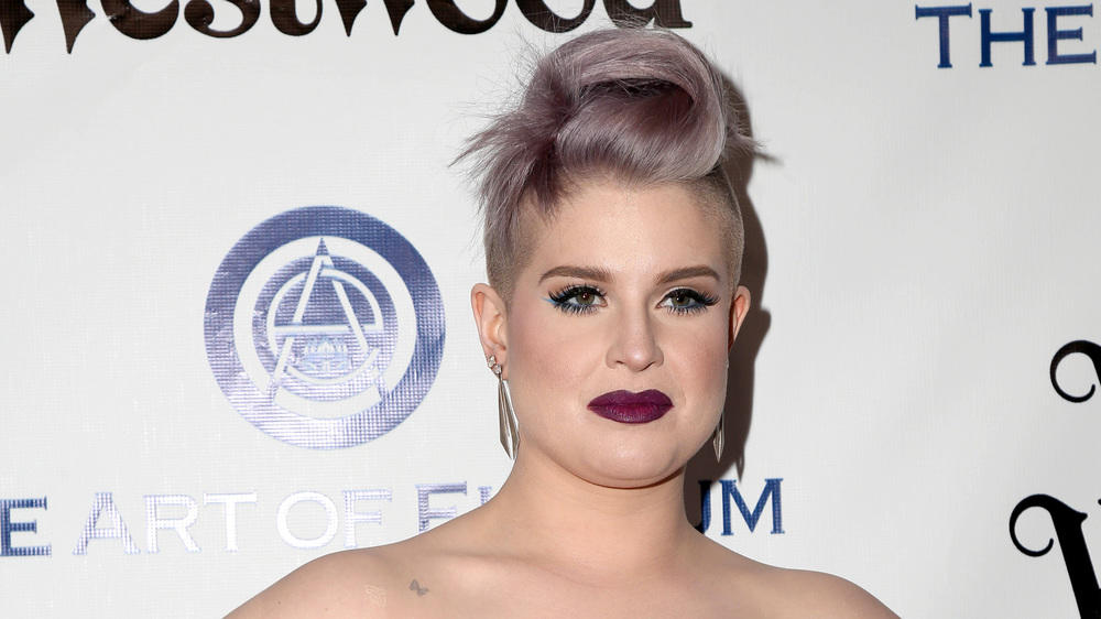 Kelly Osbourne veröffentlicht die Telefonnummer von Ozzy Osbournes Affäre auf Twitter Kelly Osbourne twittert Telefonnummer von Ozzys Affäre