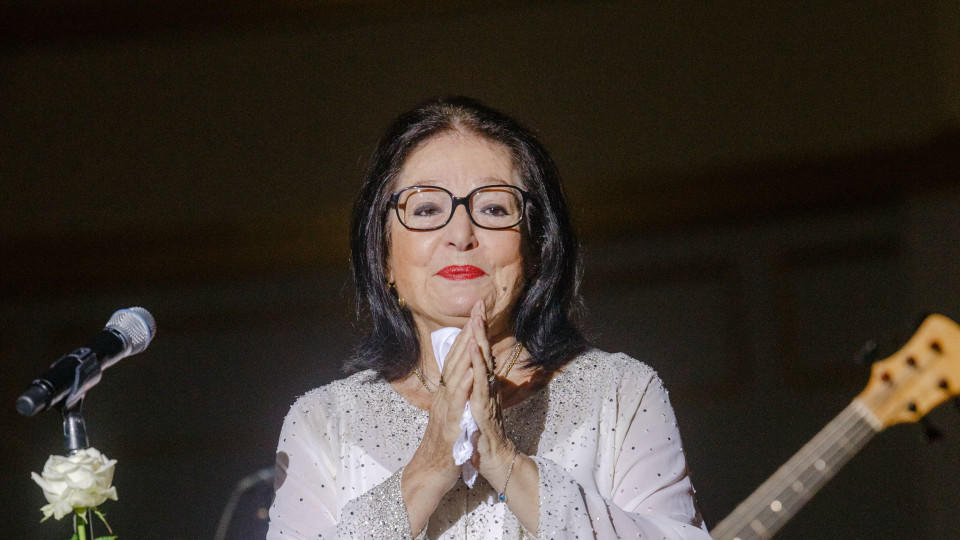 Nana Mouskouri: vielseitiger Weltstar mit Markenzeichen Sängerin Nana Mouskouri
