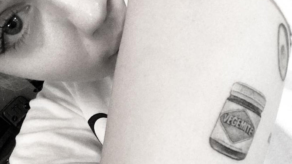 Miley Cyrus lässt sich ein skurriles Liebes-Tattoo für Liam Hemsworth stechen Miley Cyrus: Skurriler Liebesbeweis für Liam Hemsworth