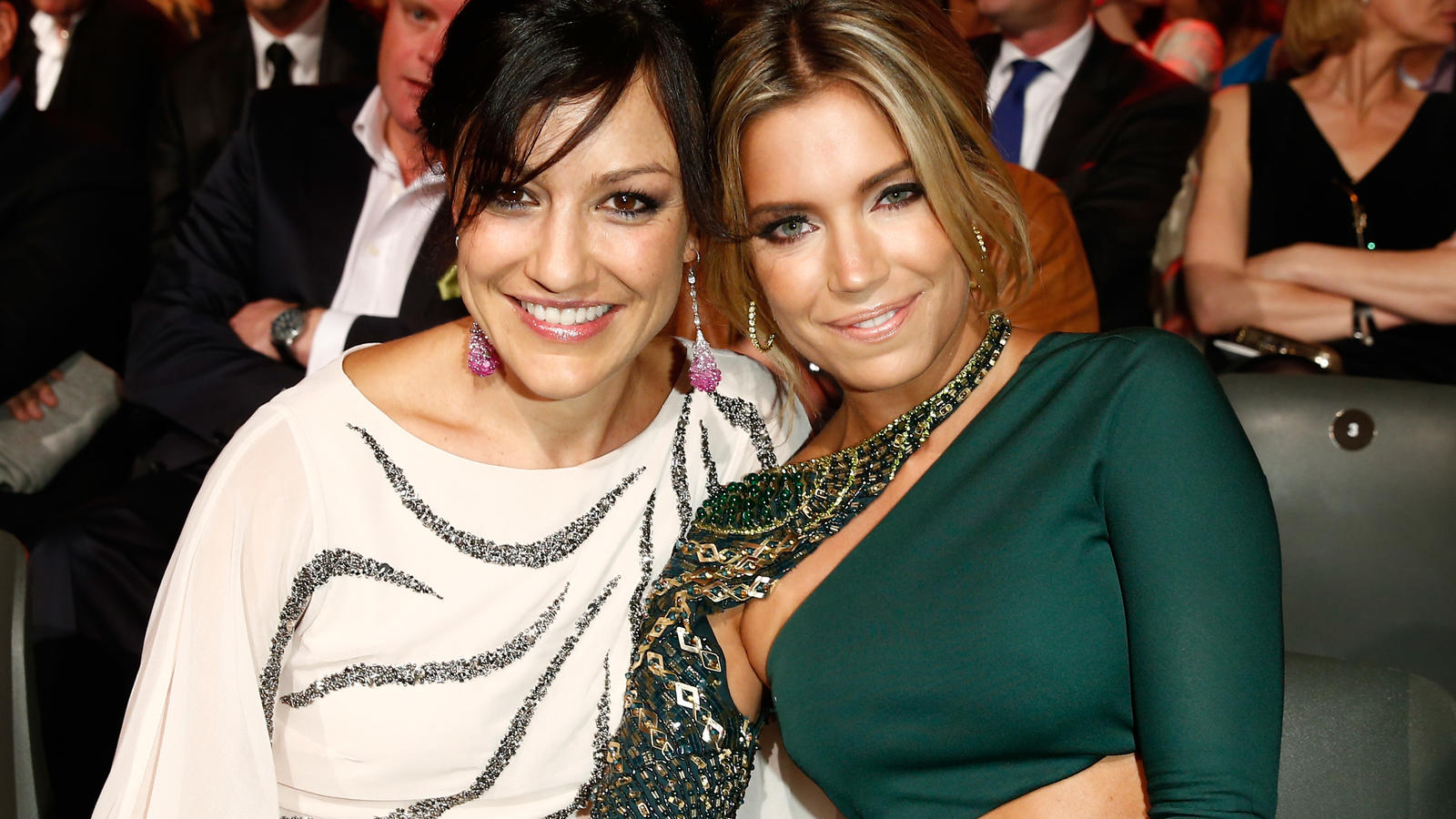 Sylvie Meis: So rührend gedenkt sie Miriam Pielhau BERLIN, GERMANY - OCTOBER 17: (L-R) Miriam Pielhau and Sylvie van der Vaart attend the Tribute To Bambi show at Station on October 17, 2013 in Berlin, Germany. (Photo by Andreas Rentz/Getty Images)
