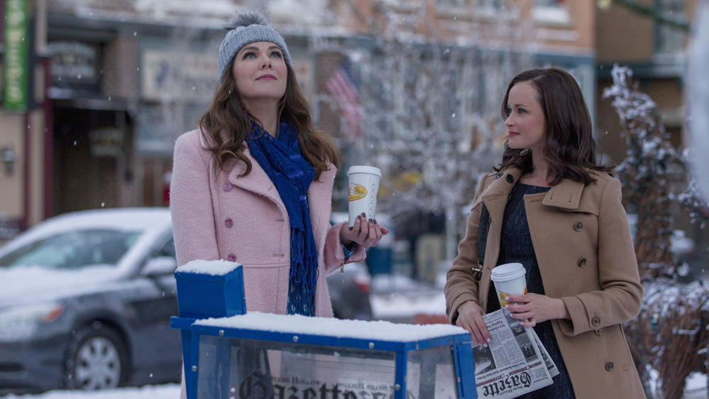 Gilmore Girls: Neuer Clip mit Lauren Graham und Co. versüßt die Wartezeit bis zum Revival So sehen die Gilmore Girls heute aus. Foto: Saeed Adyani/Netflix