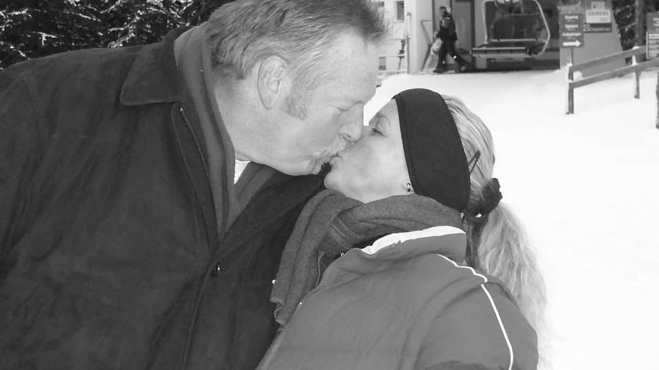 Nach dem Tod von Tamme Hanken: Ehefrau Carmen wird seinen "Hof niemals aufgeben" Tamme Hanken: So rührend verabschiedet sich seine Frau.