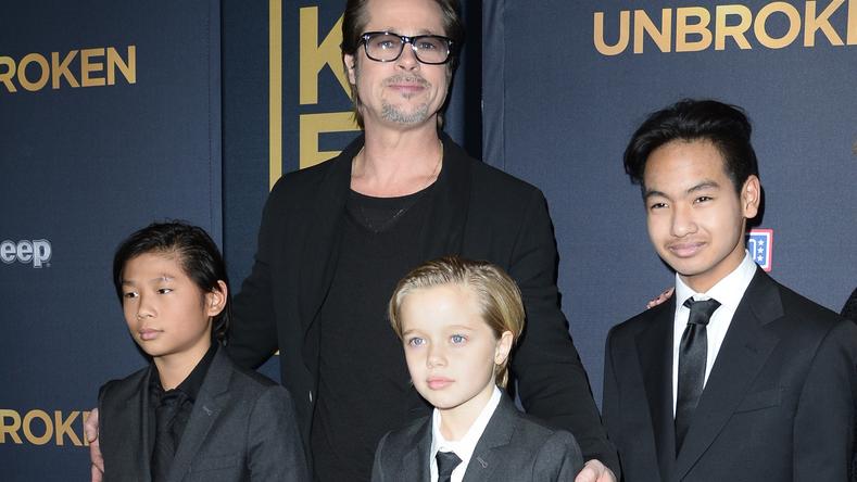 Brad Pitt: Deshalb will er die Scheidung von Angelina Jolie unbedingt verhindern Brad Pitt mit seiner leiblichen Tochter Shiloh und seinen Adoptivsöhnen Maddox und Pax