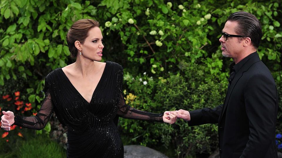 Nach Trennung von Angelina Jolie und Brad Pitt: Jetzt packt der Ex-Security Chef aus Nach Trennung von Angelina Jolie und Brad Pitt: Jetzt packt der Ex-Security Chef aus.