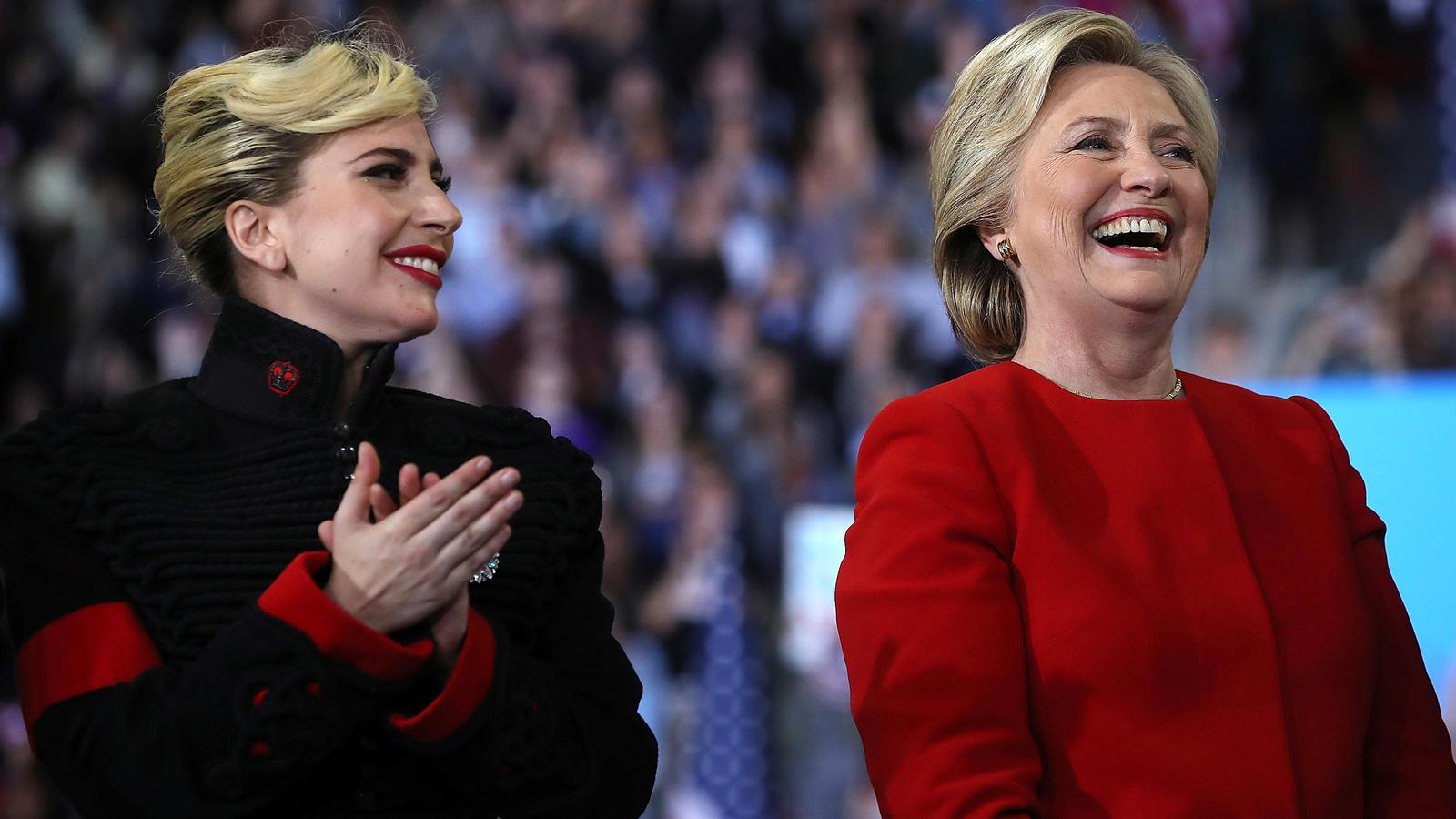 Hillary Clinton oder Donald Trump? Diese Stars bekennen Flagge Lady Gaga unterstützt Hillary Clinton tatkräftig im Wahlkampf