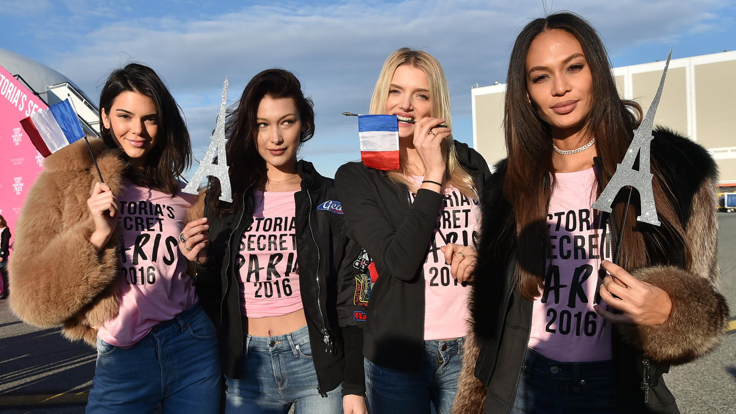 'Victoria's Secret'-Show in Paris: Das müssen Sie jetzt wissen! Stolz nach der Ankunft in Paris: 'Victoria's Secret'-Beautys Kendall Jenner, Bella Hadid, Lily Donaldson and Joan Smalls (v.l.)