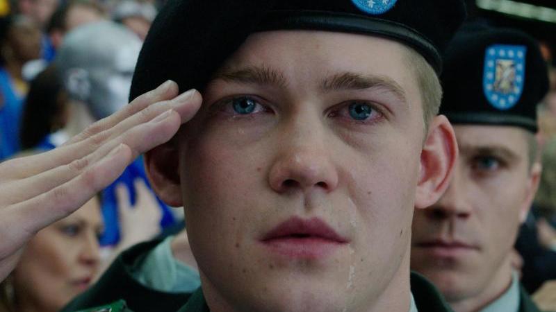 Taylor Swift plant ein Baby mit ihrem Freund Joe Alwyn ist als Schauspieler bekannt. Unter anderem spielt er in dem Film „Die irre Heldentour des Billy Lynn“ mit.