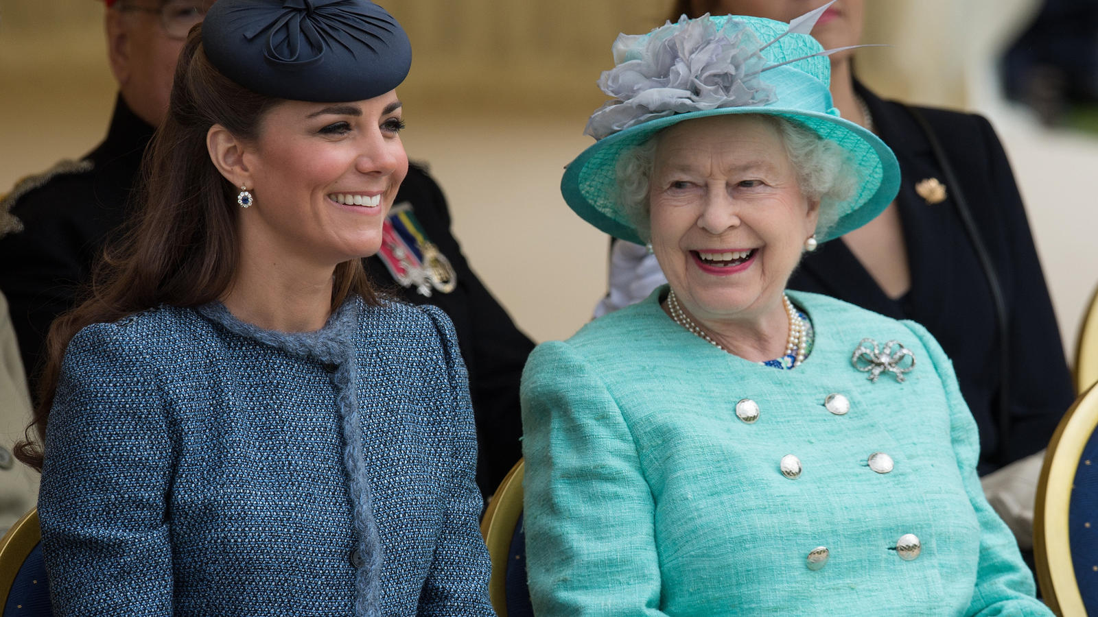 Donald Trump kommt, die Queen schäumt und Catherine muss es retten Herzogin Catherine und Königin Elisabeth II.