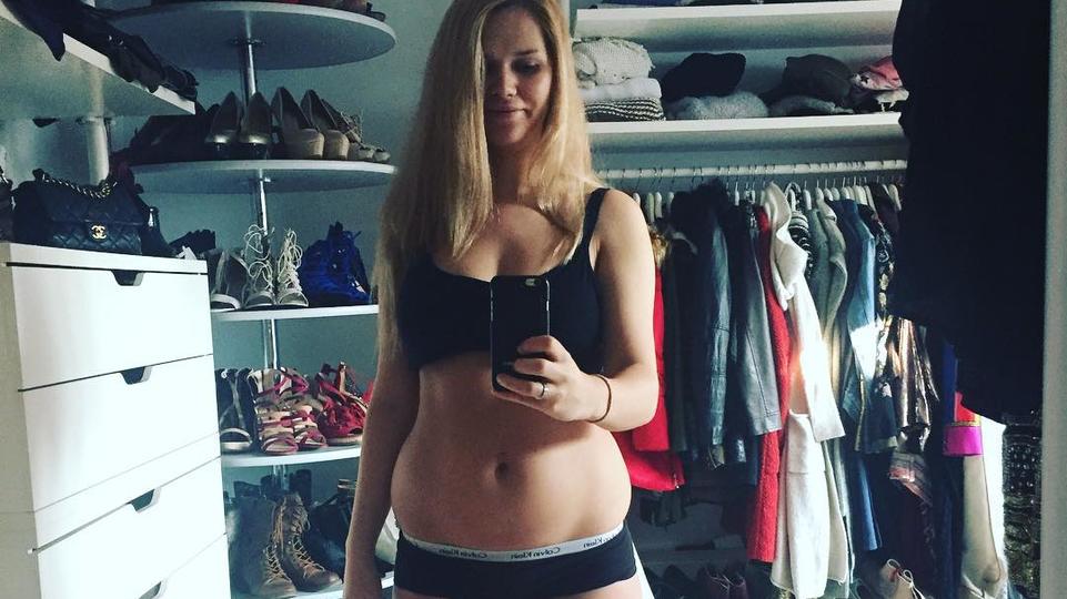 Sara Kulka: So sieht ein natürlicher After-Baby-Body aus Sara Kulka hat zwei Töchter.