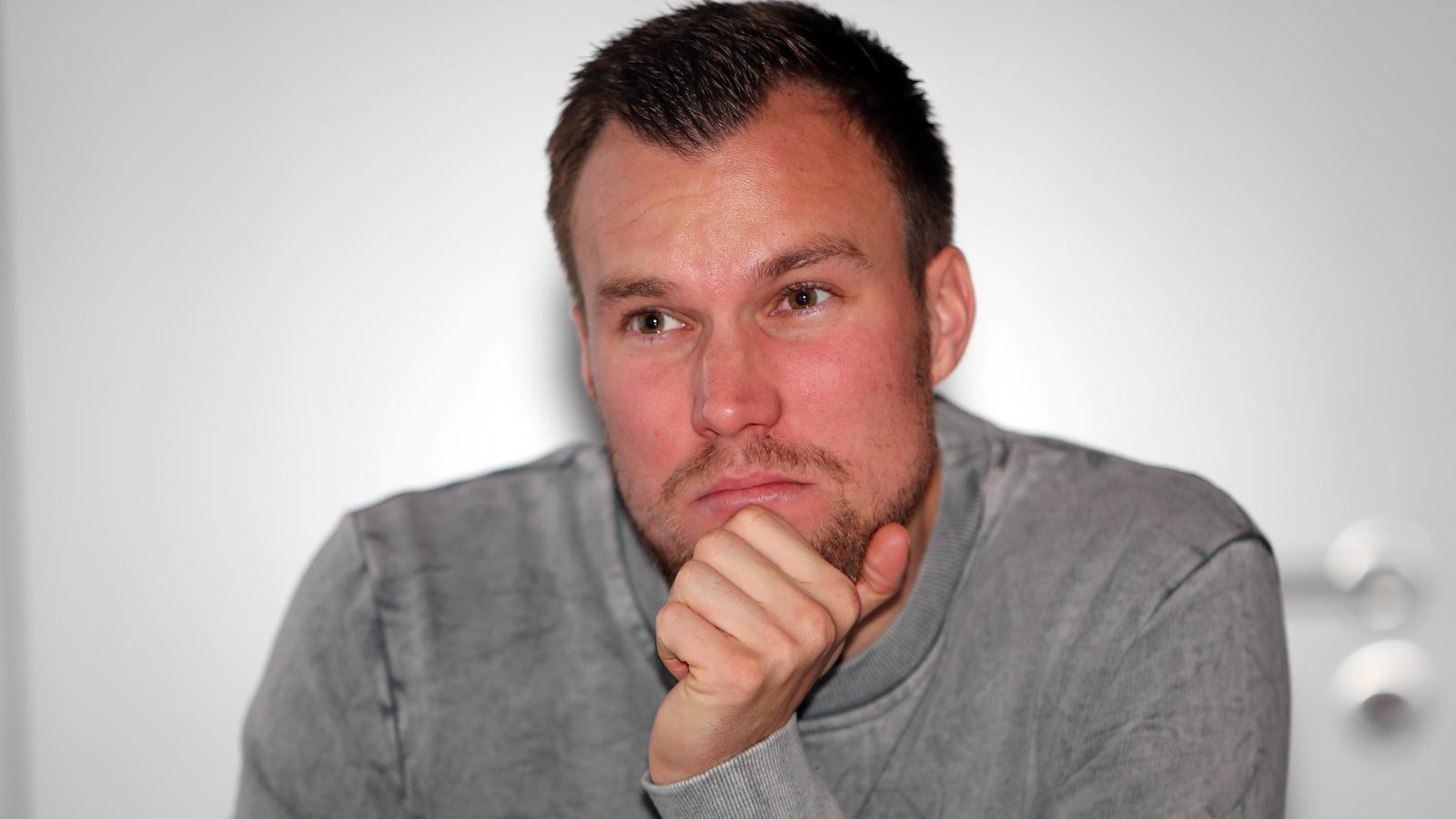 Kevin Großkreutz nach "körperlicher Auseinandersetzung" im Krankenhaus Fußball, 2. BL, Inteview mit Kevin Großkreutz vom VfB Stuttgart VfB Stuttgart Training Deutschland, Stuttgart, 10.11.2016, Fussball, 2. Bundesliga, Saison 2016/2017, VfB Stuttgart: Kevin Großkreutz.Football 2 BL Inteview with Kevin Großkreutz of VfB