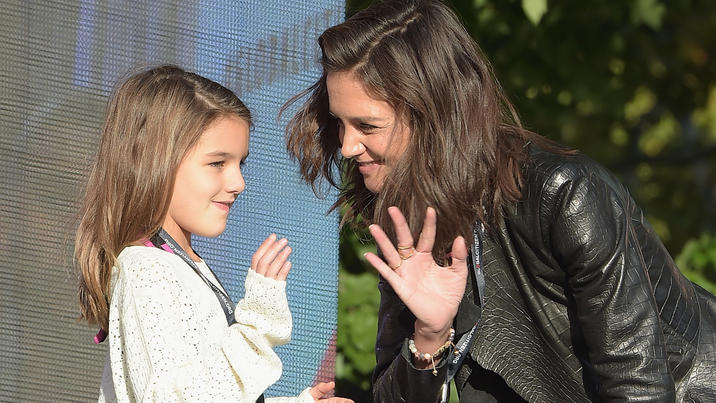 Für Katie Holmes steht Tochter Suri an erster Stelle Katie Holmes mit Tochter Suri
