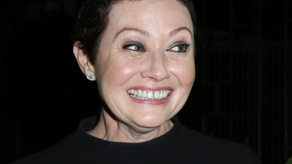 Shannen Doherty & Sarah Michelle Gellar geben sich die Kugel gegen Stress Shannen Doherty hat Spaß mit Kollegin Sarah Michelle Gellar.