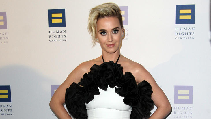 Katy Perry hat mit Frauen nicht nur rumgeknutscht Singer Katy Perry attends the Human Rights Campaign 2017 Los Angeles Gala Dinner held at the JW Marriott LA Live in Los Angeles, California.