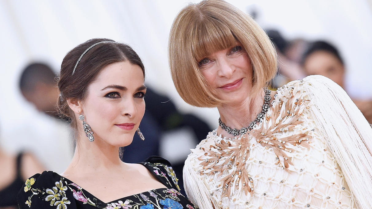 'Vogue'-Hochzeit des Jahres: Anna Wintours Tochter ist verlobt Bee Shaffer und ihre Mutter Anna Wintour