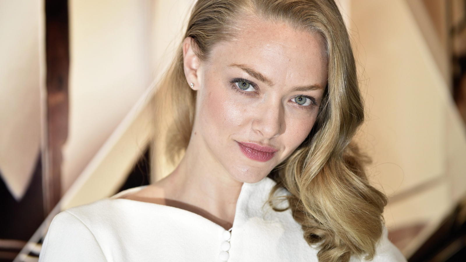 Heute ist sie eine Hollywood-Beauty! Wer präsentiert hier stolz seine Zahnlücken? Amanda Seyfried ist heute für viele eine absolute Traumfrau