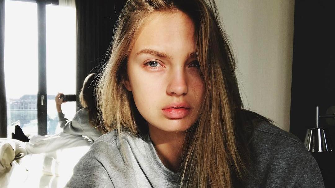 Topmodel Romee Strijd macht's vor: 5 Tricks, um morgens frischer auszusehen Model Romee Strijd