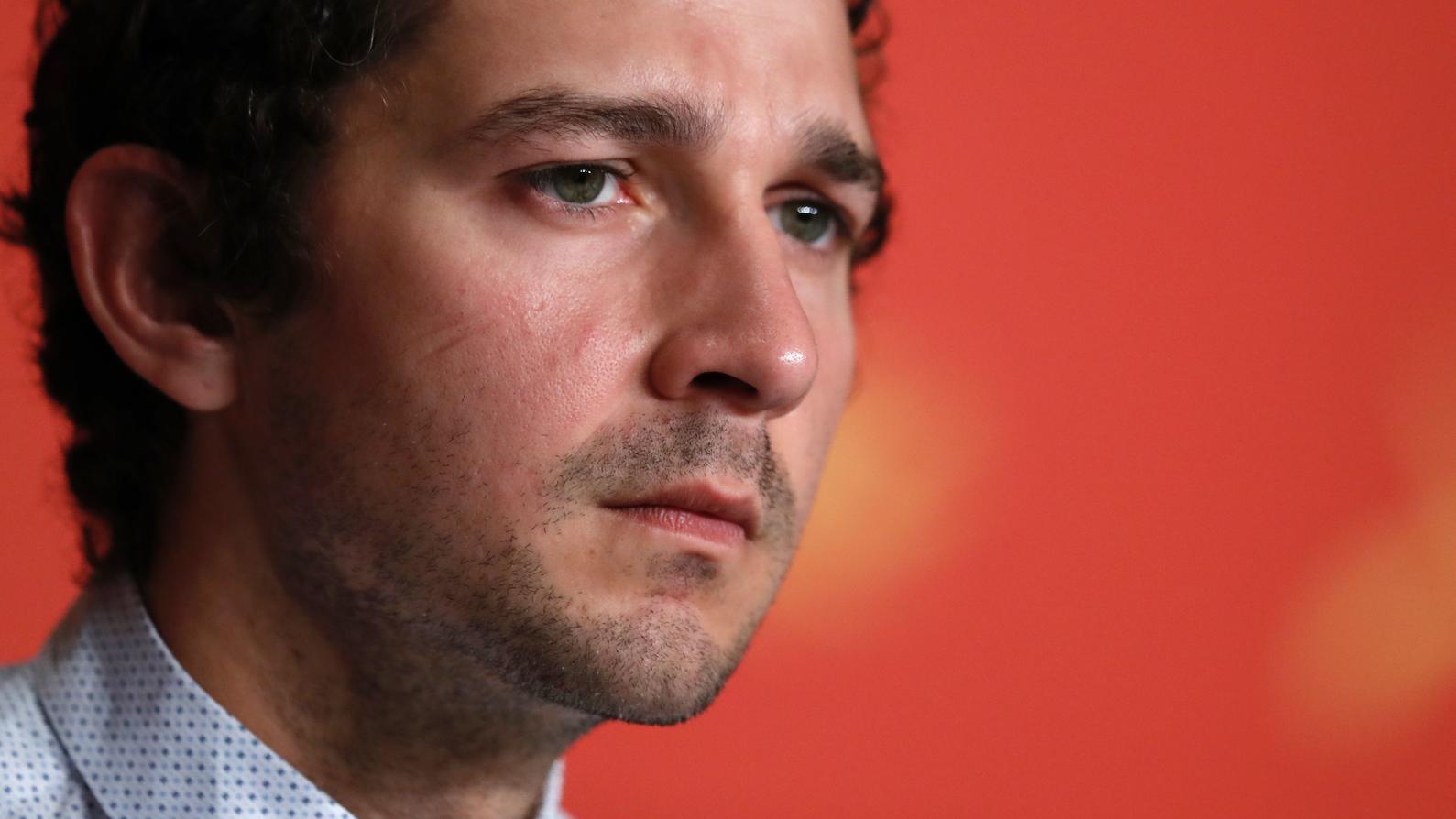 Shia LaBeouf floppt mit neuem Film: Nur ein Zuschauer wollte 'Man Down' sehen Shia LaBouef schaut traurig