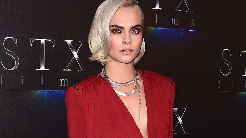 Krasse Haarveränderung! Cara Delevingne mit Pastell-Pixie Cara Delevigne at the CinemaCon 2017 STX Red Carpet at the Colosseum at Caesars Palace on March 28, 2017 in Las Vegas, Nevada.