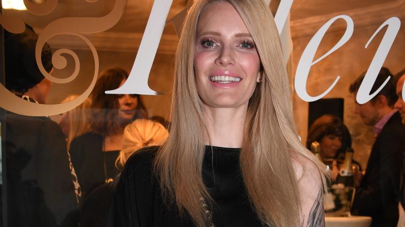 Jetzt wehrt sich Alexander 'Honey' Keen gegen seine Kritiker Mirja du Mont / Kunst & Kleid / Fashion Cocktail / Shop / München / 25. April 2017Mirja you Mont Art & Dress Fashion Cocktail Shop Munich 25 April 2017