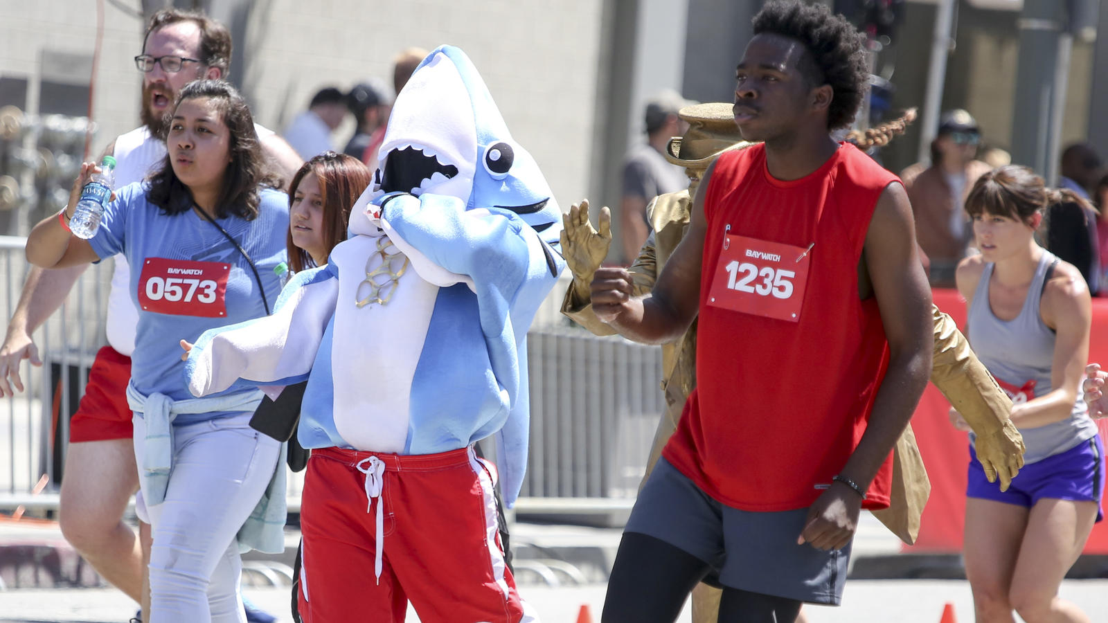 'Baywatch'-Reunion auf dem roten Teppich: So sehen die Badenixen heute aus "Baywatch" SlowMo marathon in Downtown LA, California.