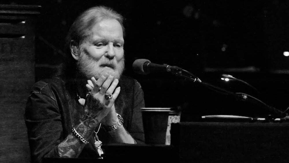 Cher in tiefer Trauer um Ex-Mann Gregg Almann May 27, 2017 - FILE PHOTO: GREGORY LENOIR GREGG ALLMAN (born December 8, 1947Ê- died May 27, 2017) was an American musician, singer and songwriter. He is best known for performing in the Allman Brothers Band. Following a series of health problems, Al