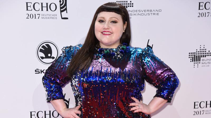 Beth Ditto äußert sich zum Schlankheitswahn Beth Ditto Roter Teppich zur Echo Verleihung 2017 in der Messe Berlin am 06.04.2017Beth Ditto Red Carpet to Echo award Ceremony 2017 in the trade Fair Berlin at 06 04 2017