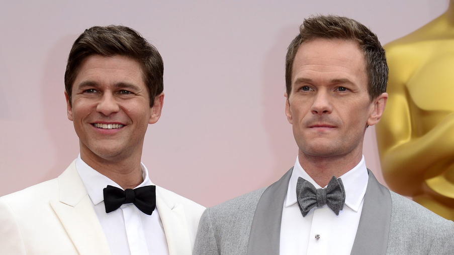 So süß gratuliert Neil Patrick Harris seinem Ehemann zum Geburtstag Schauspieler Neil Patrick Harris (r) und sein Ehemann David Burtka