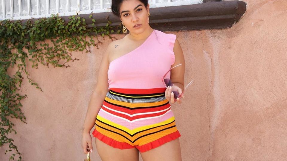 Schluss mit Waschbrettbauch und Null Gramm Fett - Der neue Instagram-Trend heißt: Bauch raus! Nadia Aboulhosn