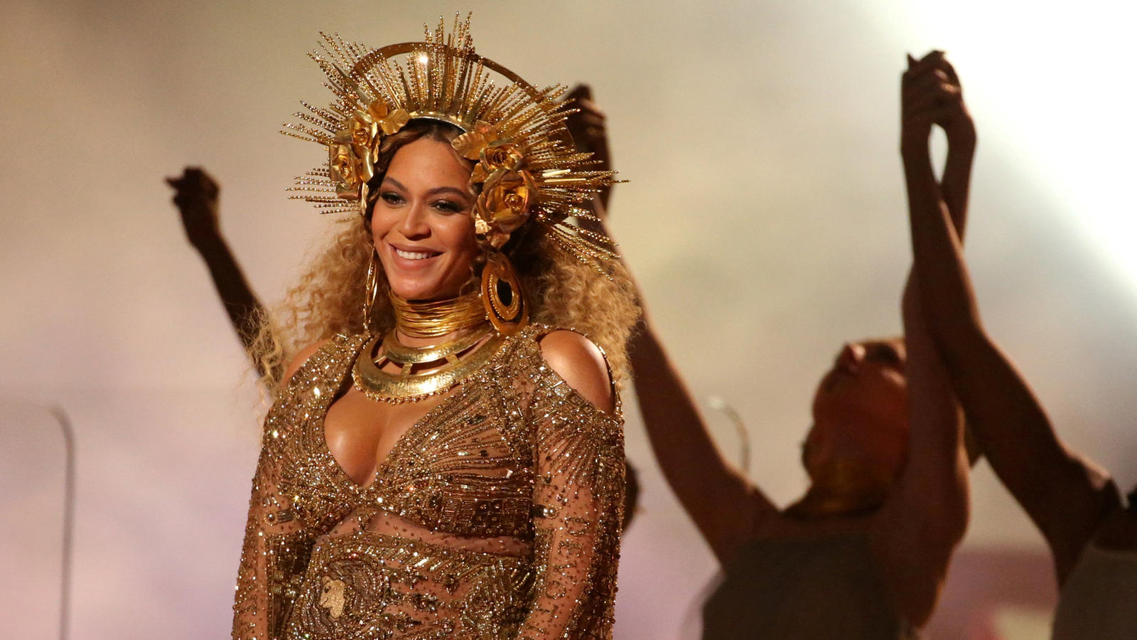 Beyoncé soll laut Twitter-Usern in den Wehen liegen Beyoncé schwanger bei den Grammys in Los Angeles