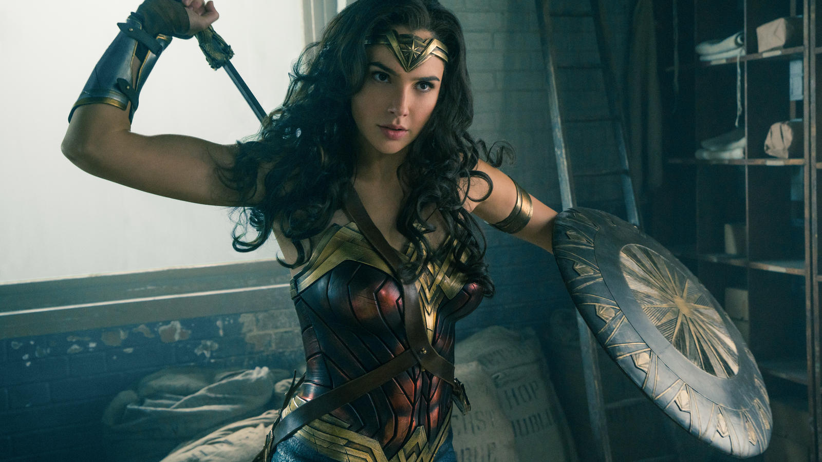 'Wonder Woman': Gal Gadot sorgt als Amazonen-Prinzessin für jede Menge Frauenpower Gal Gadot als 'Wonder Woman'