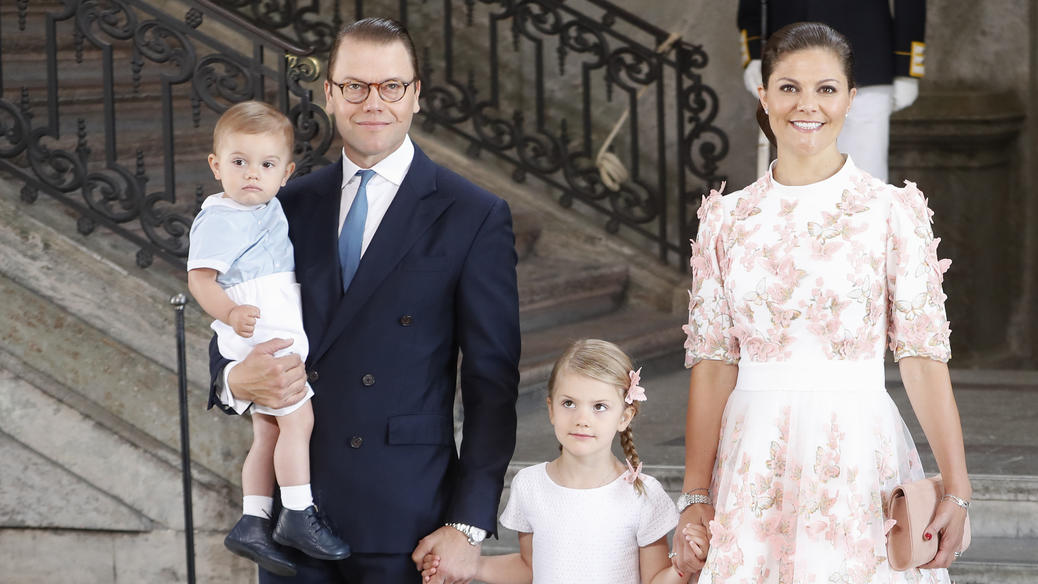 Prinz Philip und Prinz Daniel: Der Fluch der royalen Schattenmänner Kronprinzessin Victoria und ihre Familie feiern ihren 40. Geburtstag (2017)