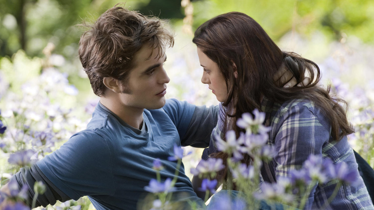 Deshalb wäre Robert Pattinson bei 'Twilight' fast gefeuert worden Kristen Stewart und Robert Pattinson in 'Twilight'