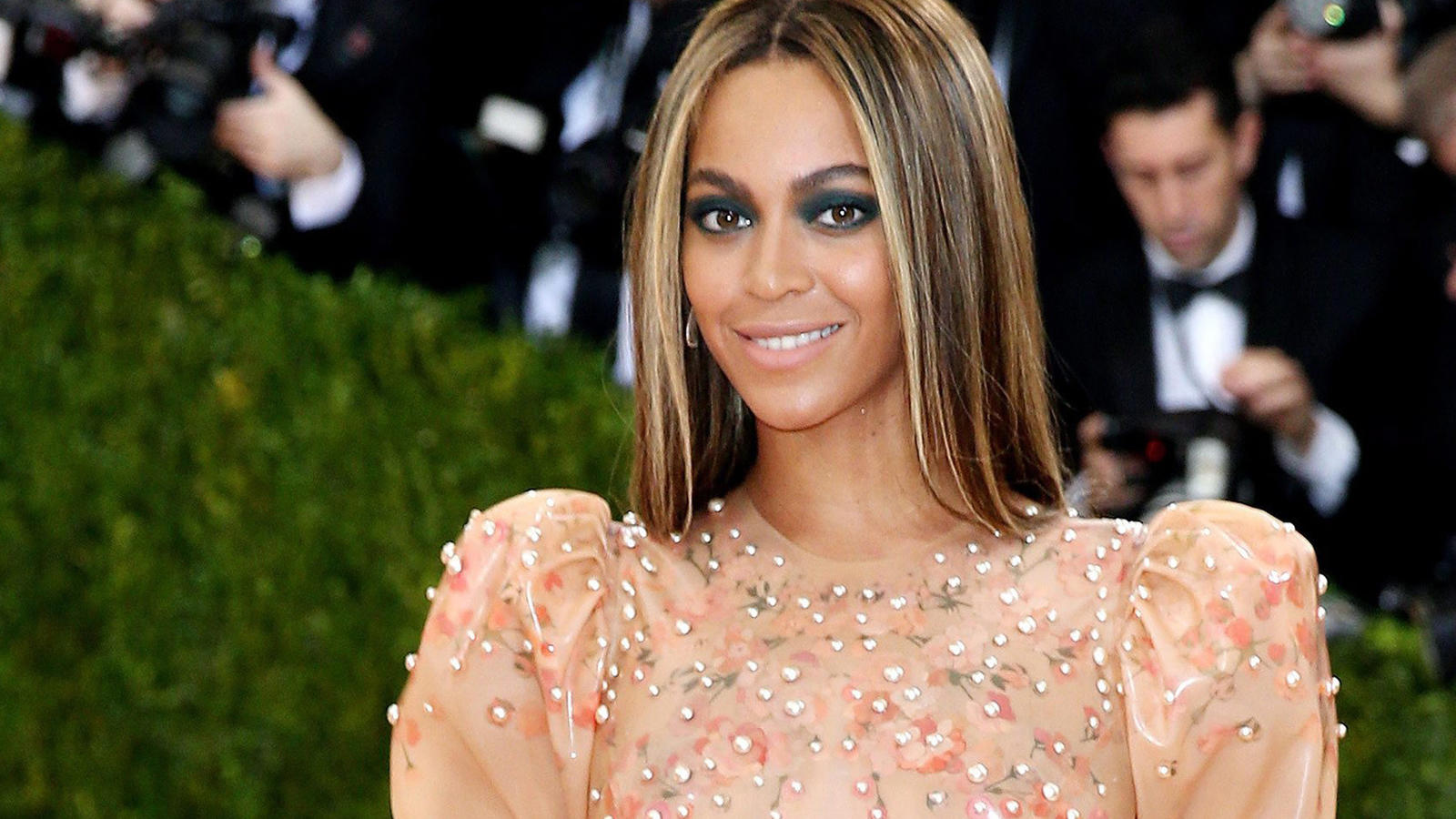 Wer hat Beyoncé ins Gesicht gebissen? Biss ins Gesicht: Beyoncé