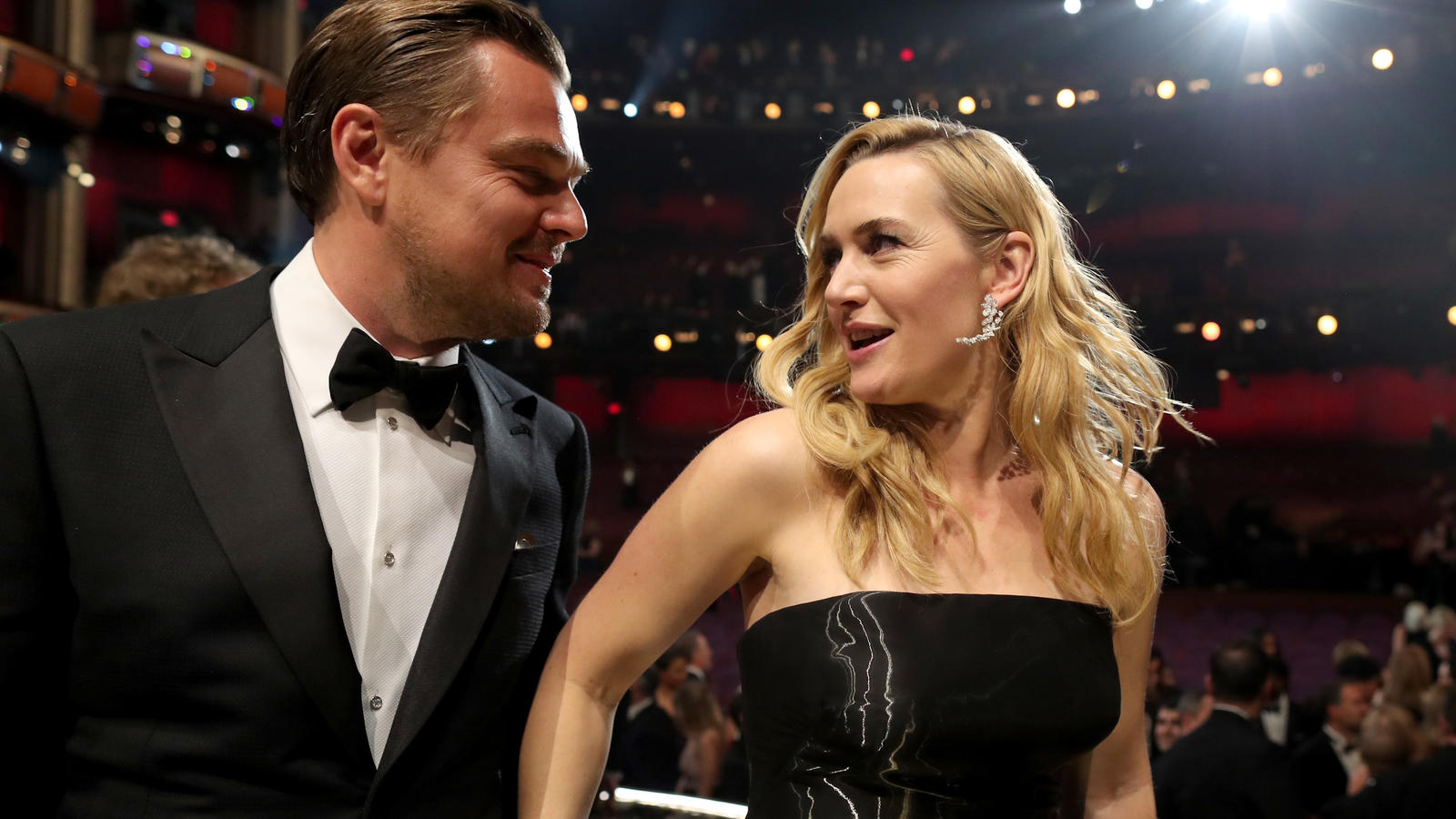 20 Jahre nach 'Titanic': So nahe stehen sich Kate Winslet und Leonardo DiCaprio noch Seit ihrer Pärchen-Rolle in 'Titanic' sind Leonardo DiCaprio und Kate Winslet gute Freunde