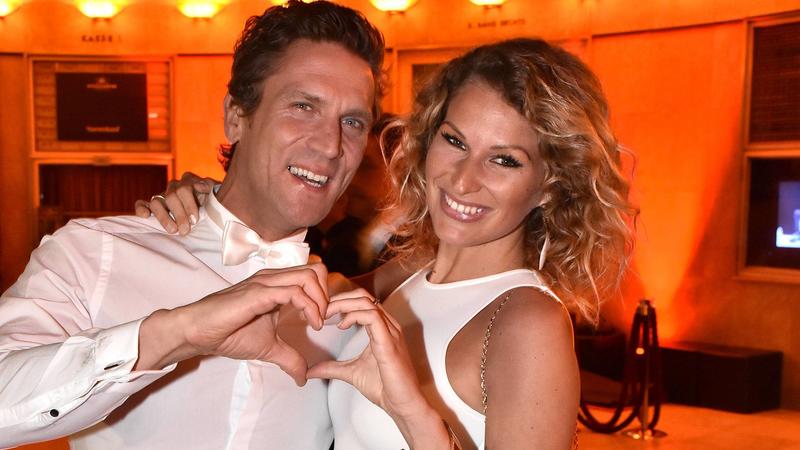 Peer Kusmagk und Janni Hönscheid: Heimliche Hochzeit vor Emil-Oceans Geburt Peer Kusmagk und Janni Hönscheid bei der Verleihung vom B.Z.-Kulturpreis am 24.01.2017 in Berlin B.Z. Kulturpreis 2017 in Berlin PUBLICATIONxINxGERxSUIxAUTxONLYPeer Kusmagk and Janni Hönscheid at the award Ceremony of B Z Culture Prize at 24 01 2017