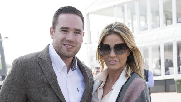 Ehemann von Katie Price gesteht Affäre und Sexsucht: "Ich wollte nur meine Sucht befriedigen" Kieran Hayler und Katie Price