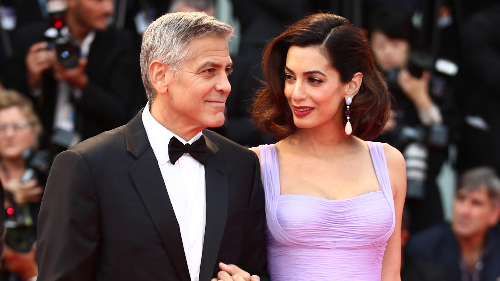 George und Amal Clooney: Das essen ihre Zwillinge am liebsten George und Amal Clooney