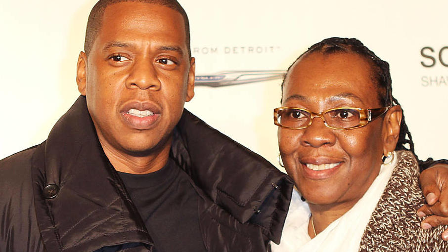 Jay-Z: Das Coming-out seiner Mutter rührte ihn zu Tränen Jay-Z: Das ist der Grund für das Coming-out seiner Mutter