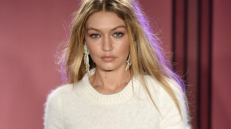 "Niemals vergessen": Die Stars gedenken des 11. September 2001 Brandon Maxwell runway show during New York Fashion Week S/S 2018Featuring: Gigi HadidWhere: New York, United StatesWhen: 08 Sep 2017Credit: First View/Cover Images**Not available for publication in USA**