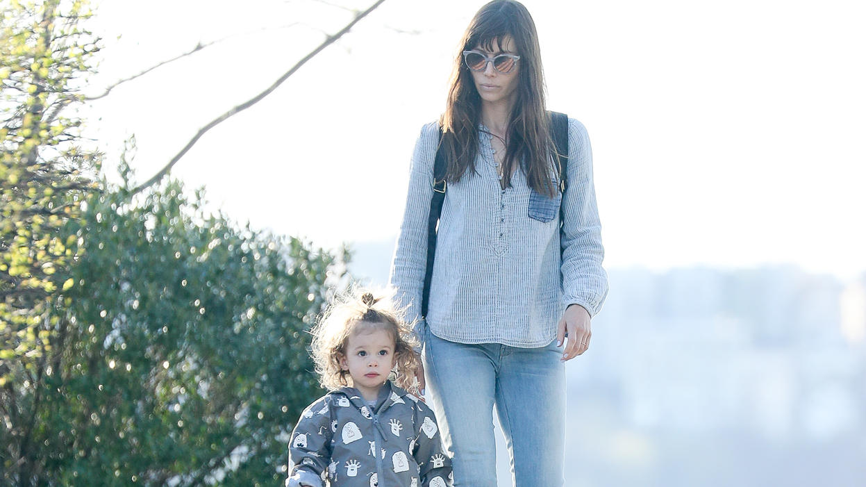 Aufgeklärt oder abgedreht? Jessica Biel gibt Sex-Tipps und klärt ihren zweijährigen Sohn auf Jessica Biel und Sohn Silas
