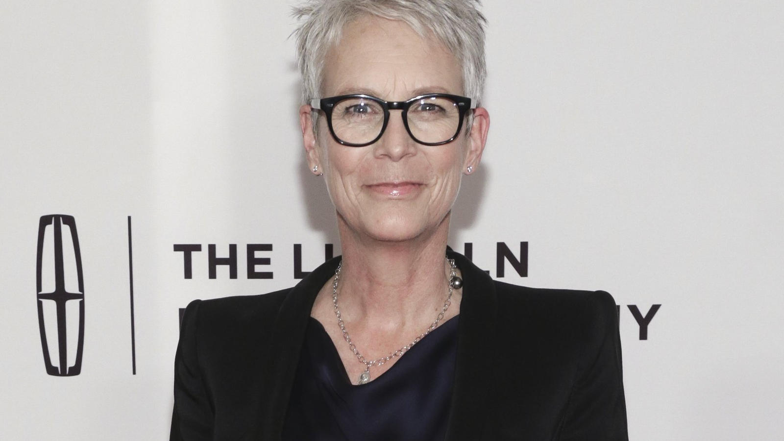 Jamie Lee Curtis kehrt in 'Halloween'-Neuauflage zurück ARCHIV - Die Schauspielerin und Produzentin Jamie Lee Curtis am 21.04.2017 in New York bei dem Tribeca Filmfestival. (zu dpa 40 Jahre nach der Premiere: Jamie Lee Curtis erneut in «Halloween» vom 16.09.2017) Foto: Brent N. Clarke/Invision/dpa +++(c)