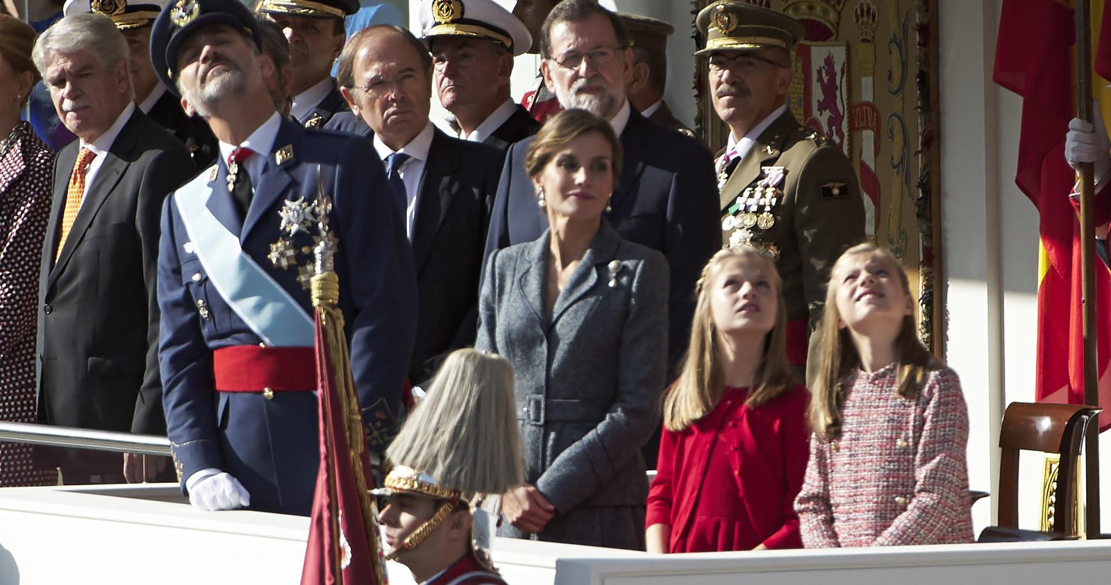 Nach Militärparade für spanische Königsfamilie: Kampfjet stürzt ab Spaniens Nationalfeiertag wird von einer Tragödie überschattet