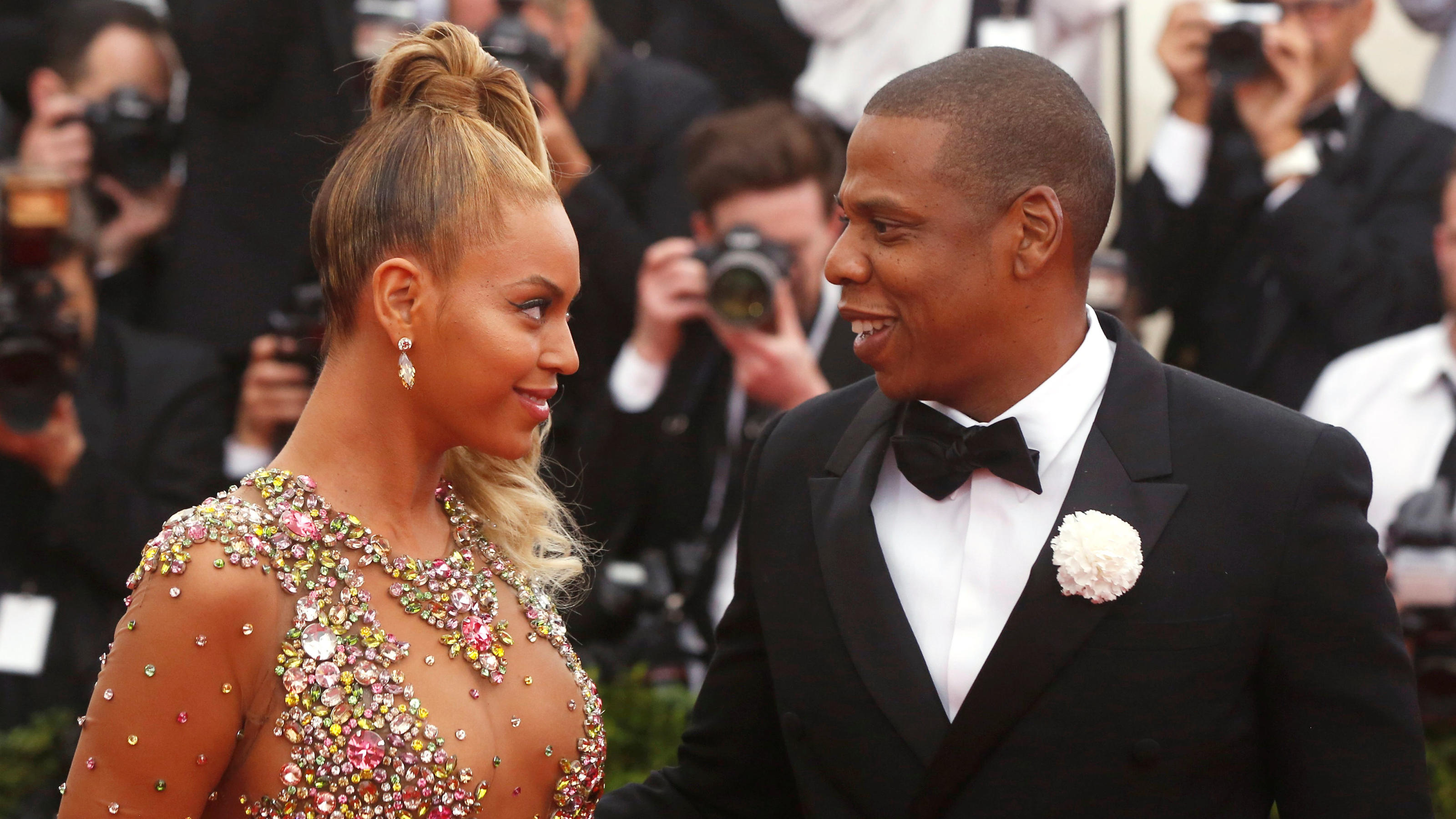 Beyoncé und Jay-Z: Neue Bilder von den Zwillingen Beyoncé und Jay-Z sind seit Juni dreifache Eltern