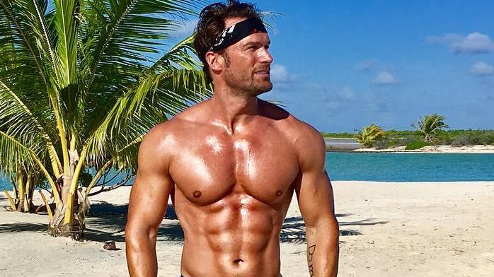 "Adam sucht Eva"-Star Bastian Yotta in Frankfurt festgenommen Millionär Bastian Yotta oberkörperfrei am Miami Beach in Florida im Juli 2017