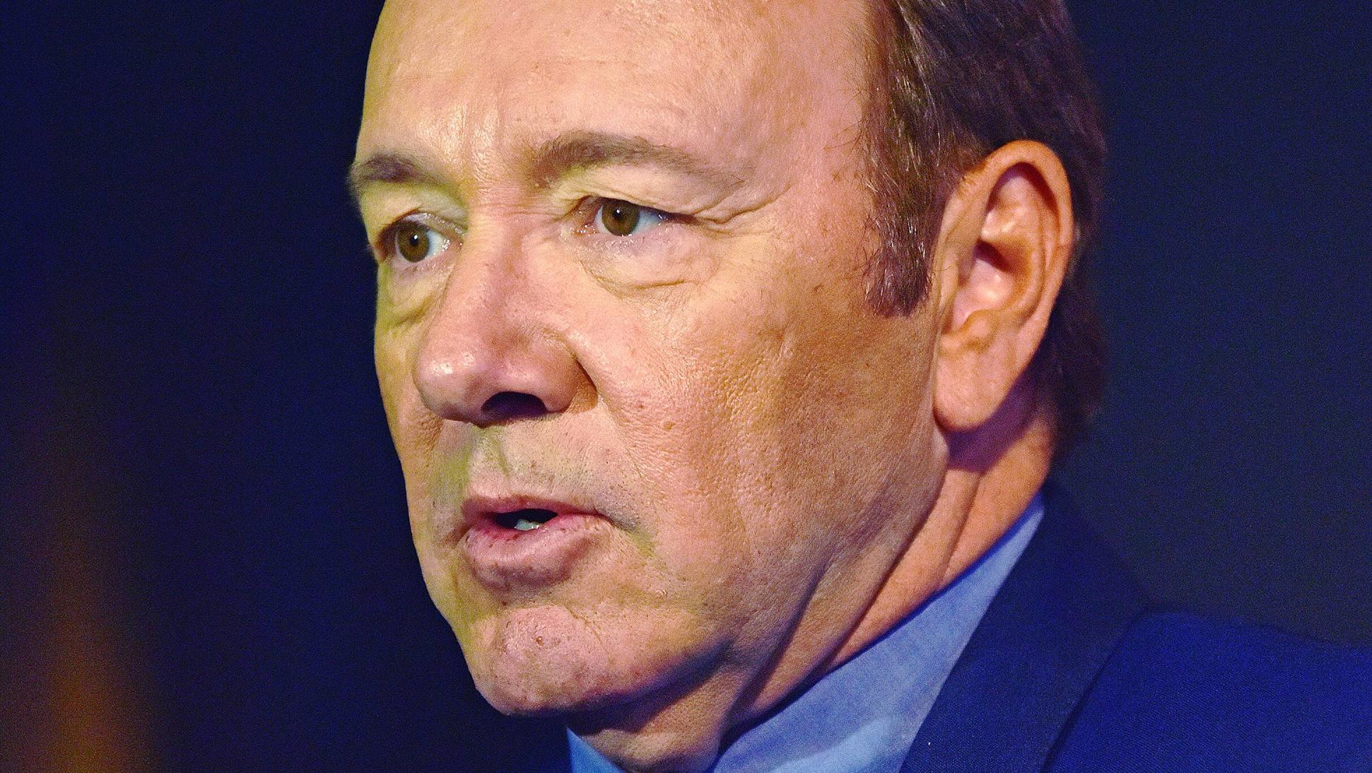 Nach Belästigungsvorwürfen: Kevin Spacey zieht seine Konsequenzen Kevin Spacey nimmt sich eine Auszeit und begibt sich in Therapie