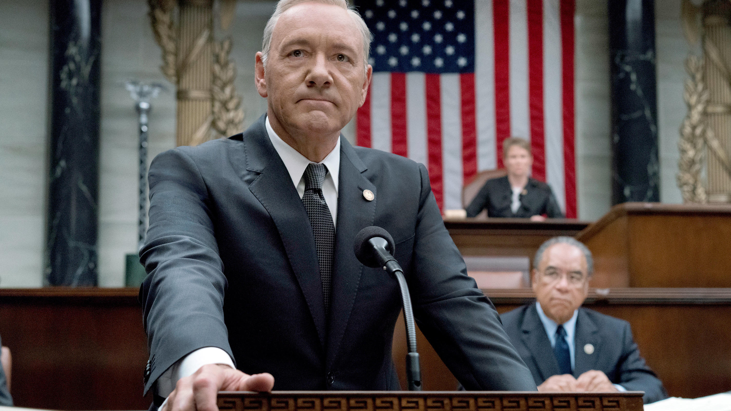 Kevin Spacey: 'House of Cards'-Mitarbeiter erheben Belästigungsvorwürfe ARCHIV - HANDOUT - Schauspieler Kevin Spacey als US-Präsident Underwood in der TV-Serie "House of Cards" (zu dpa "Netflix beendet «House of Cards» - unabhängig von Spacey-Affäre" vom 31.10.2017 - ACHTUNG: Verwendung nur im Zusammenhang mit der Berich