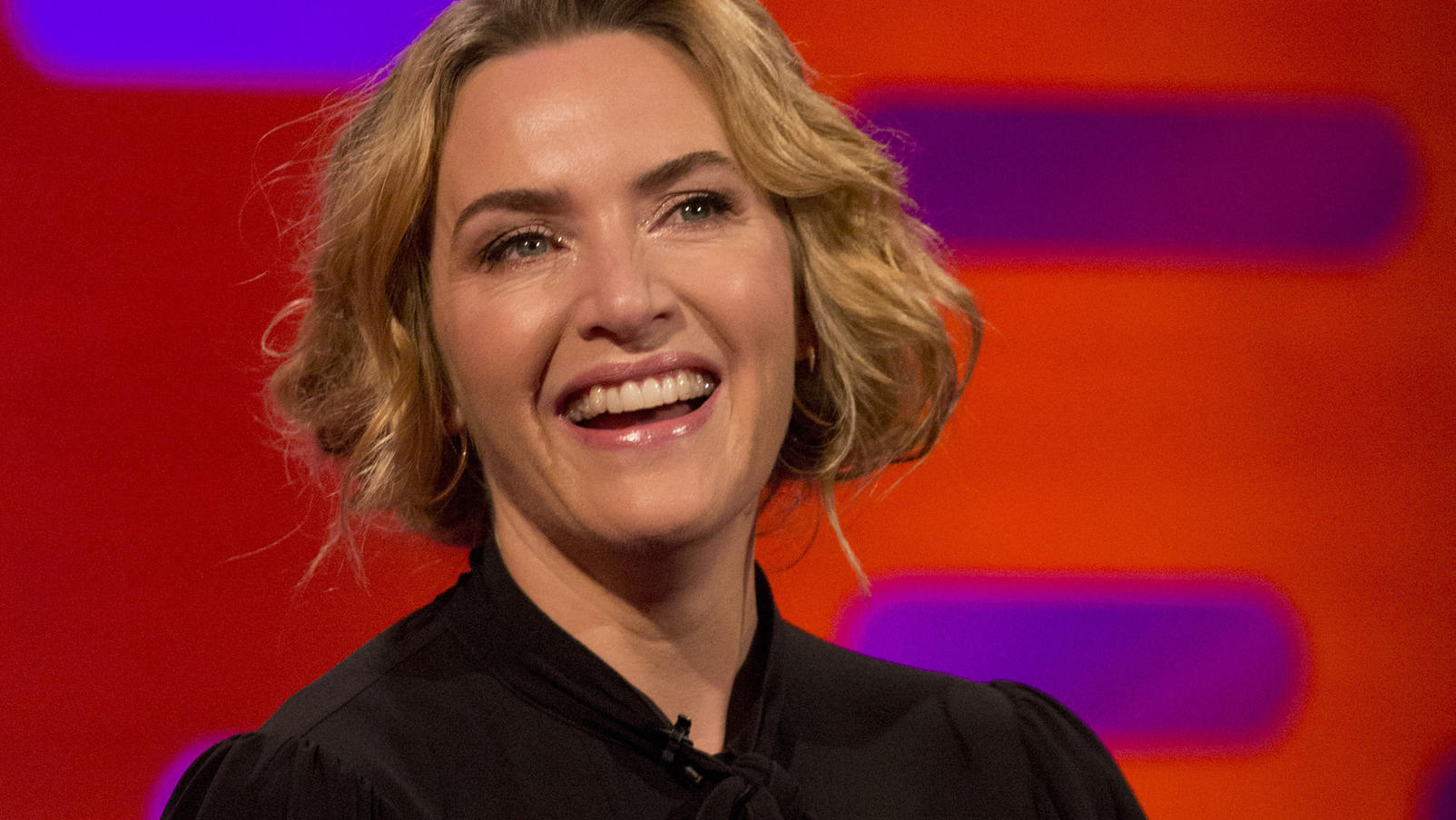 Kate Winslet will mehr Holz vor der Hütte Die britische Schauspielerin Kate Winslet, aufgenommen am 28.09.2017 in London (Großbritannien) bei den Dreharbeiten für die Graham Norton Show, die am 06.10.2017 ausgestrahlt wird. Winslet und der britische Schauspieler Elba stellen ihren neuen Film